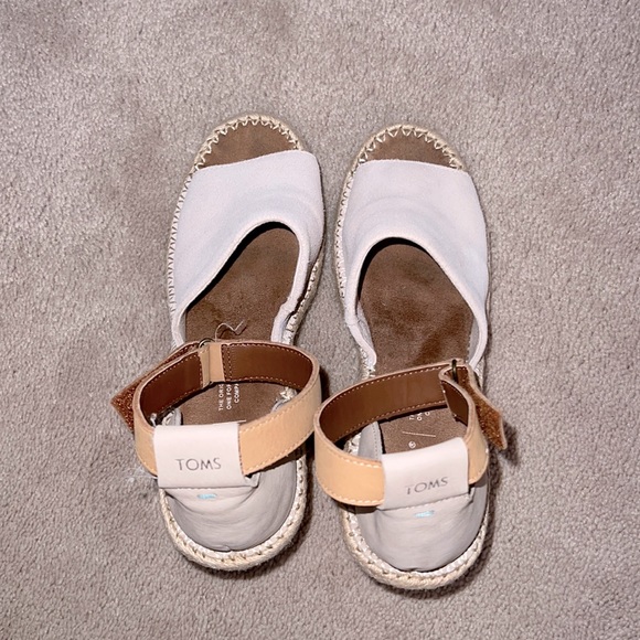 Lightly used ♥️TOMS Marisol wedge in 9.5 - Picture 8 of 9